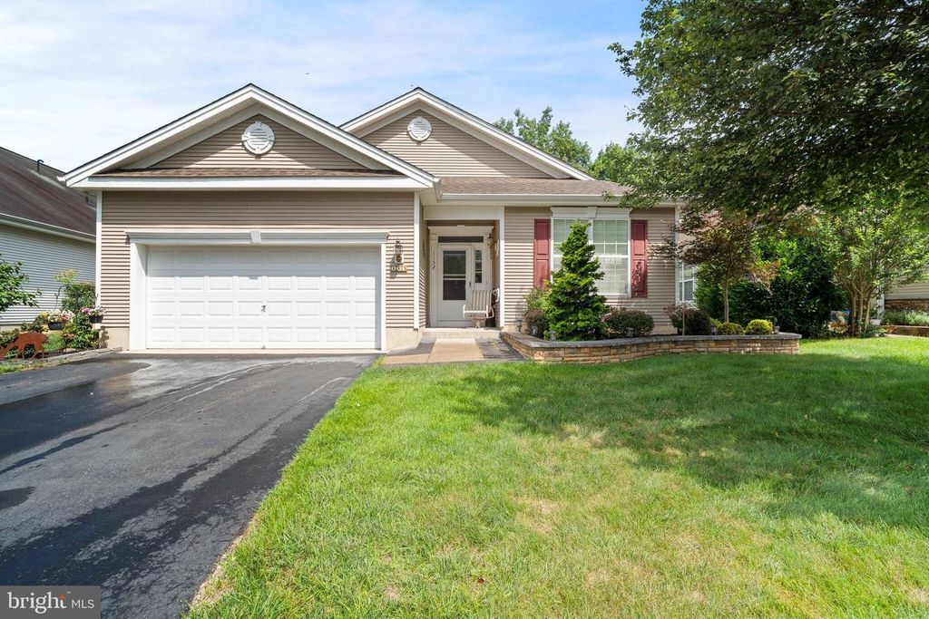 113 LAKELAND DR, Barnegat, NJ 08005