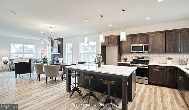 2422 HAWTHORNE DR, Harrisburg, PA 17110