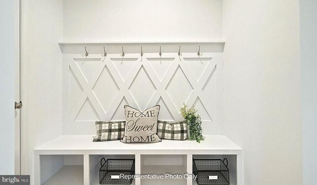 2422 HAWTHORNE DR, Harrisburg, PA 17110