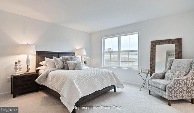 2422 HAWTHORNE DR, Harrisburg, PA 17110