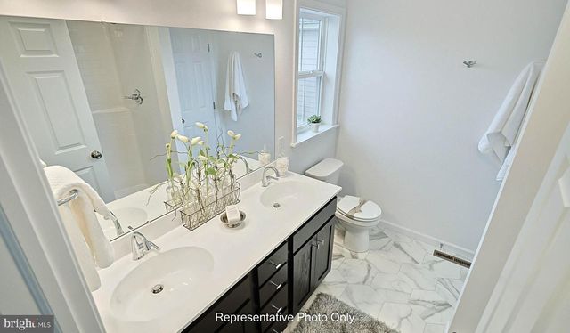 2422 HAWTHORNE DR, Harrisburg, PA 17110