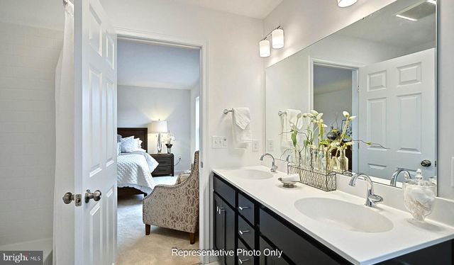 2422 HAWTHORNE DR, Harrisburg, PA 17110