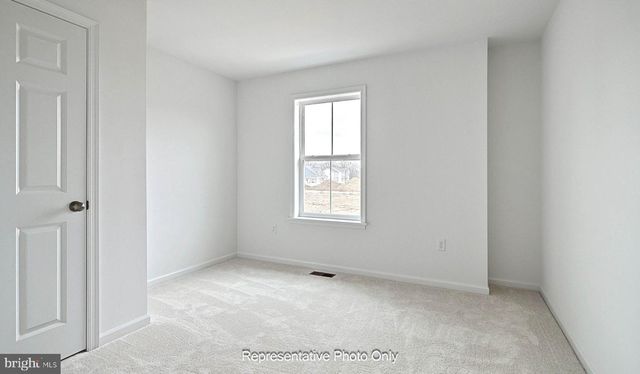 2422 HAWTHORNE DR, Harrisburg, PA 17110