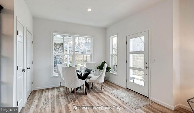 2422 HAWTHORNE DR, Harrisburg, PA 17110