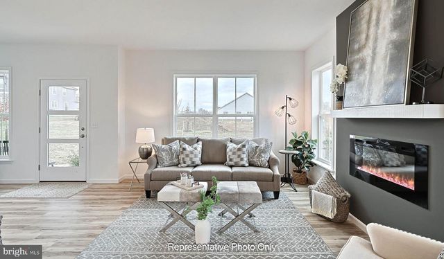 2422 HAWTHORNE DR, Harrisburg, PA 17110