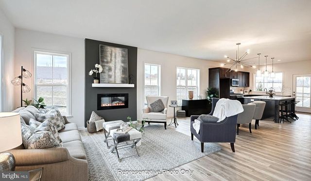 2422 HAWTHORNE DR, Harrisburg, PA 17110