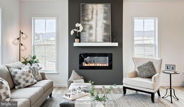 2422 HAWTHORNE DR, Harrisburg, PA 17110