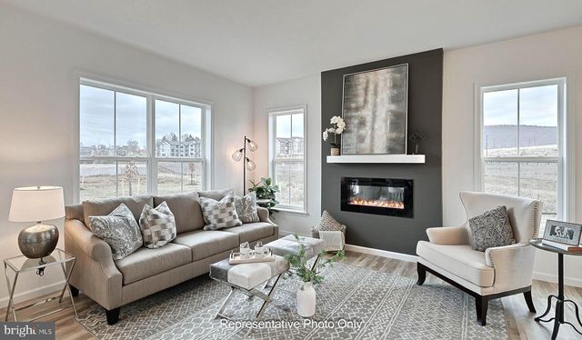 2422 HAWTHORNE DR, Harrisburg, PA 17110