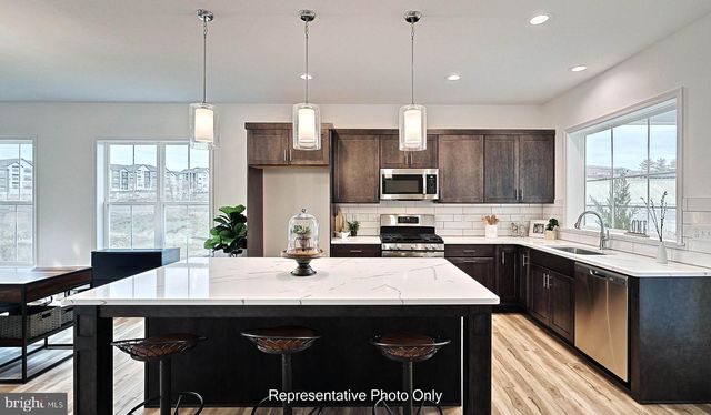 2422 HAWTHORNE DR, Harrisburg, PA 17110