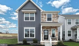 2422 HAWTHORNE DR, Harrisburg, PA 17110