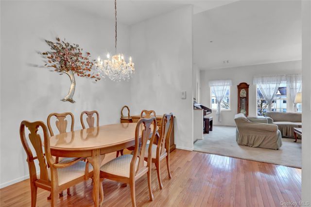 816 Narragansett Villas Drive 816, Lindenhurst, NY 11757