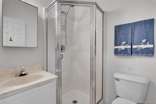 816 Narragansett Villas Drive 816, Lindenhurst, NY 11757