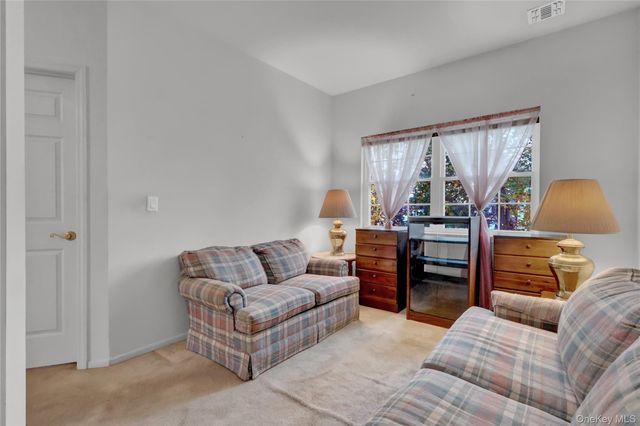 816 Narragansett Villas Drive 816, Lindenhurst, NY 11757