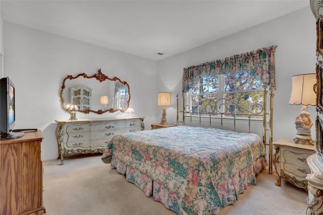 816 Narragansett Villas Drive 816, Lindenhurst, NY 11757