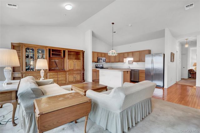 816 Narragansett Villas Drive 816, Lindenhurst, NY 11757