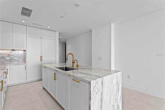 3015 S YSABELLA AVENUE 2403, Tampa, FL 33629