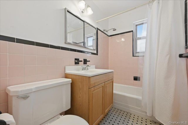 15-64 212th Street 252, Bayside, NY 11360