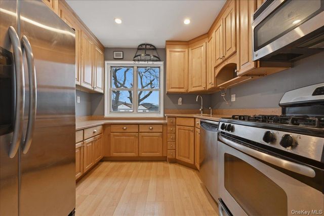 15-64 212th Street 252, Bayside, NY 11360