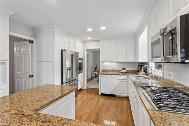 635 Haystack Landing RD, Newport News, VA 23602