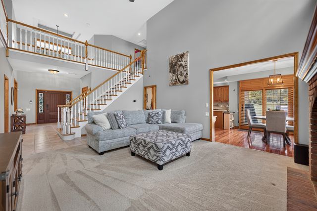 25549 N Broken Bow Pass, Barrington, IL 60010