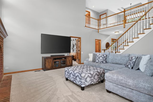 25549 N Broken Bow Pass, Barrington, IL 60010