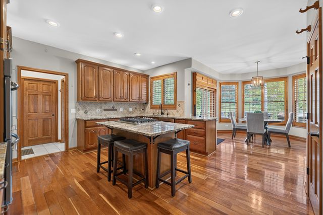 25549 N Broken Bow Pass, Barrington, IL 60010