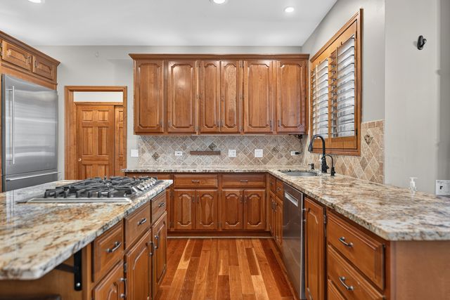 25549 N Broken Bow Pass, Barrington, IL 60010