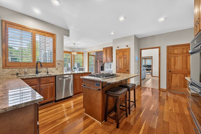 25549 N Broken Bow Pass, Barrington, IL 60010