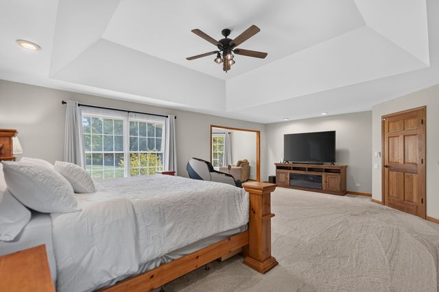 25549 N Broken Bow Pass, Barrington, IL 60010