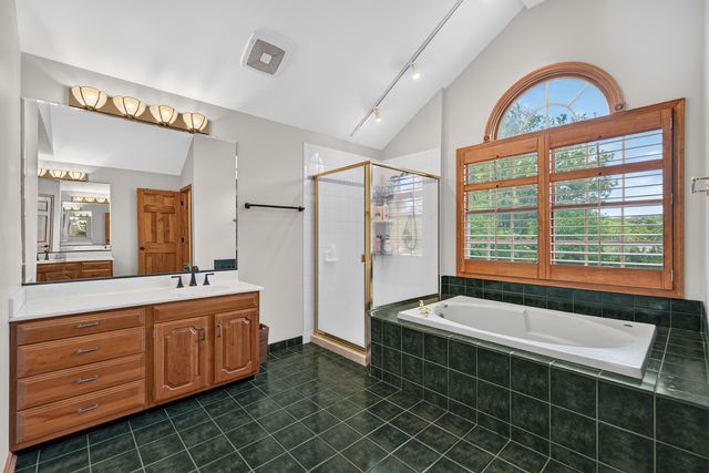 25549 N Broken Bow Pass, Barrington, IL 60010