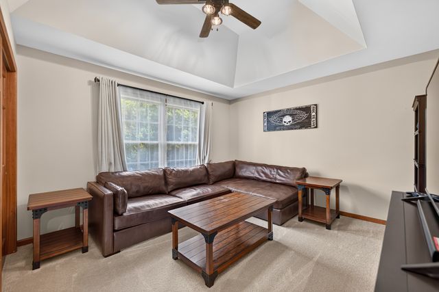 25549 N Broken Bow Pass, Barrington, IL 60010