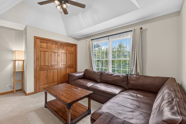 25549 N Broken Bow Pass, Barrington, IL 60010