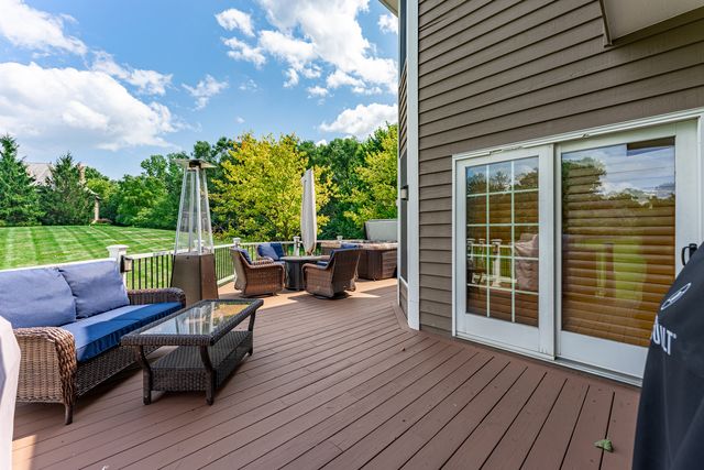 25549 N Broken Bow Pass, Barrington, IL 60010