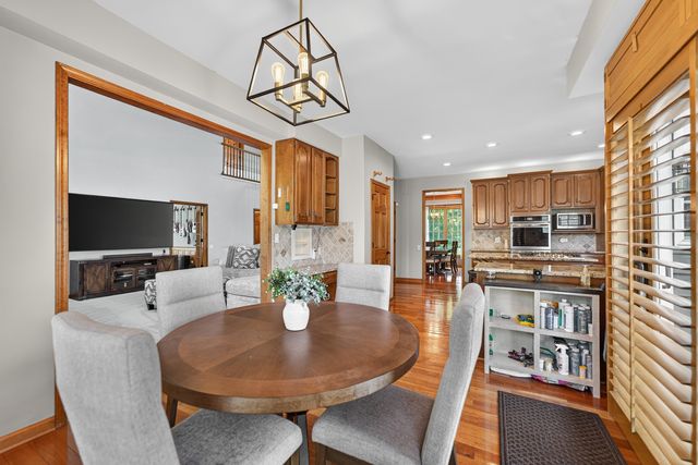 25549 N Broken Bow Pass, Barrington, IL 60010