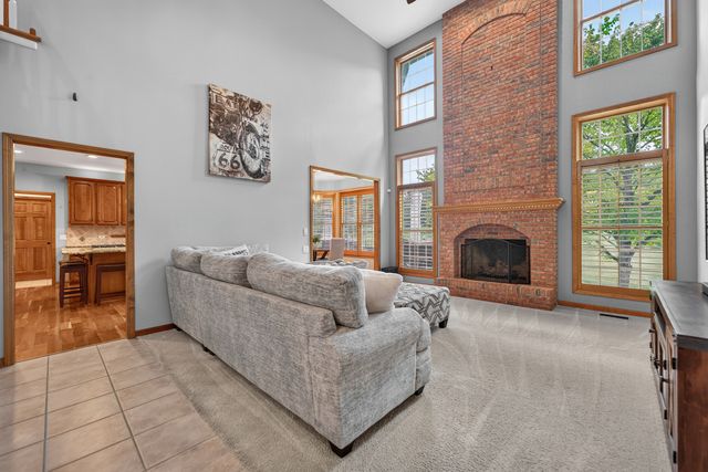 25549 N Broken Bow Pass, Barrington, IL 60010