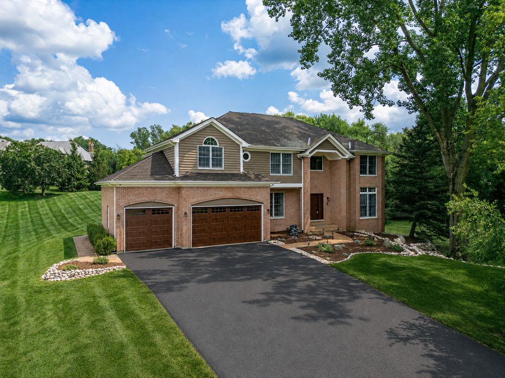 25549 N Broken Bow Pass, Barrington, IL 60010