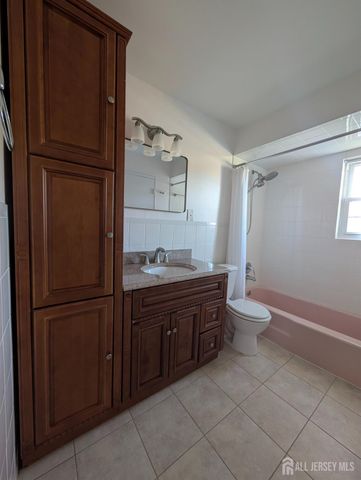 363 Cranbury Road B4, East Brunswick, NJ 08816