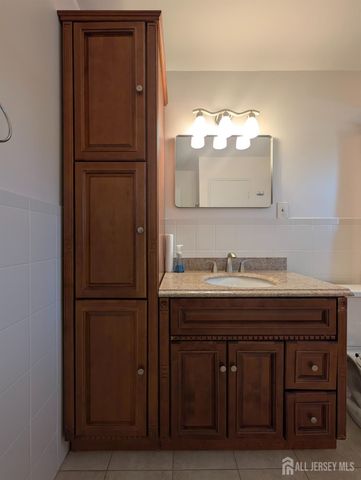 363 Cranbury Road B4, East Brunswick, NJ 08816