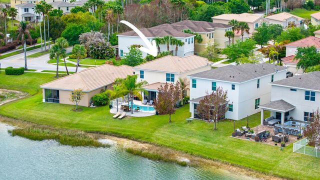 707 NW Leonardo Circle, Port St. Lucie, FL 34986