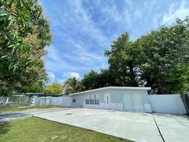 109 S Clifton Road, West Park, FL 33023