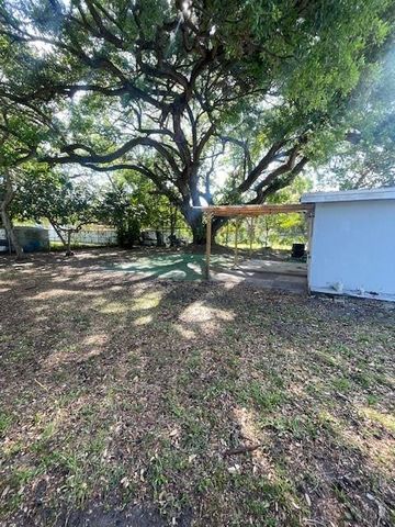 109 S Clifton Road, West Park, FL 33023