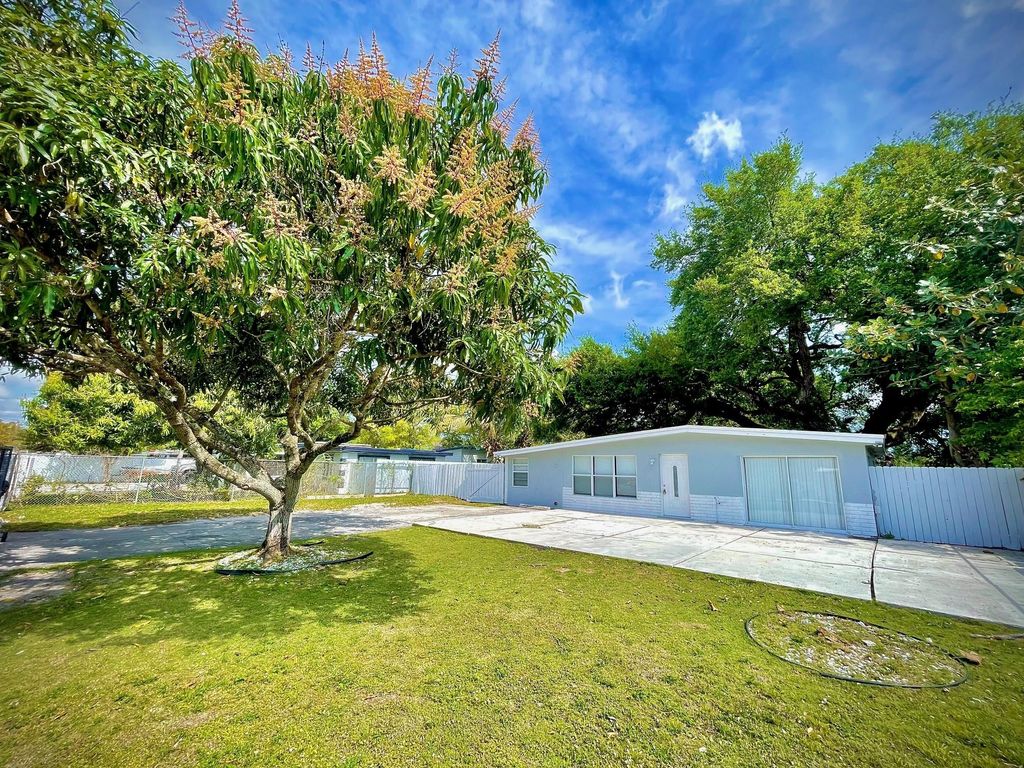 109 S Clifton Road, West Park, FL 33023