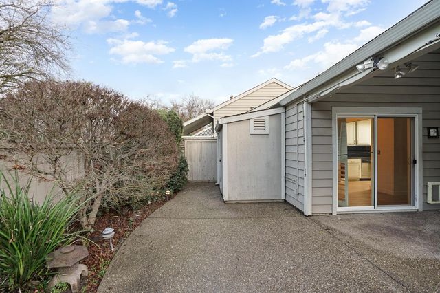 2109 Cedar Ridge Dr, Stockton, CA 95207