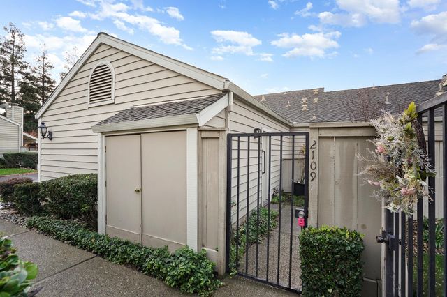 2109 Cedar Ridge Dr, Stockton, CA 95207