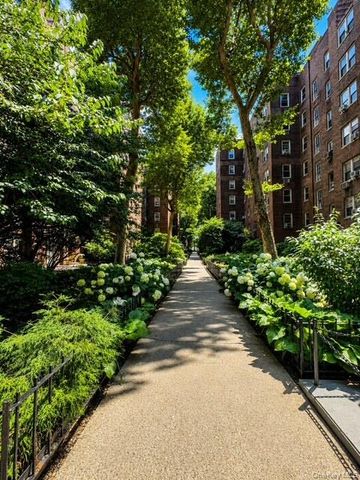 48-20 44th Street 4C, Woodside, NY 11377