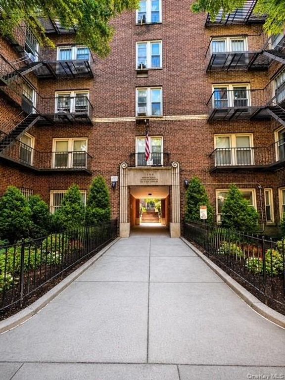 48-20 44th Street 4C, Woodside, NY 11377