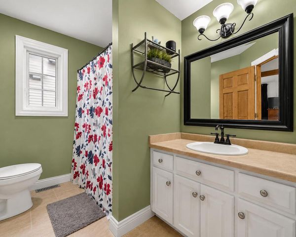 1296 Carla LANE, West Bend, WI 53095