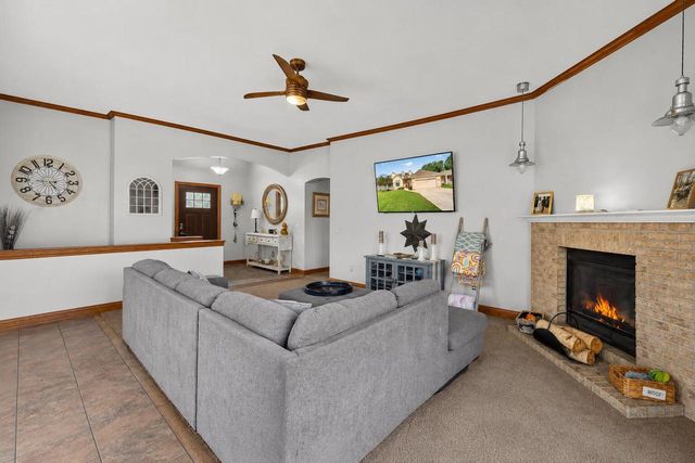 1296 Carla LANE, West Bend, WI 53095