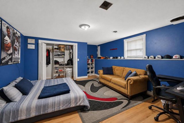 1296 Carla LANE, West Bend, WI 53095
