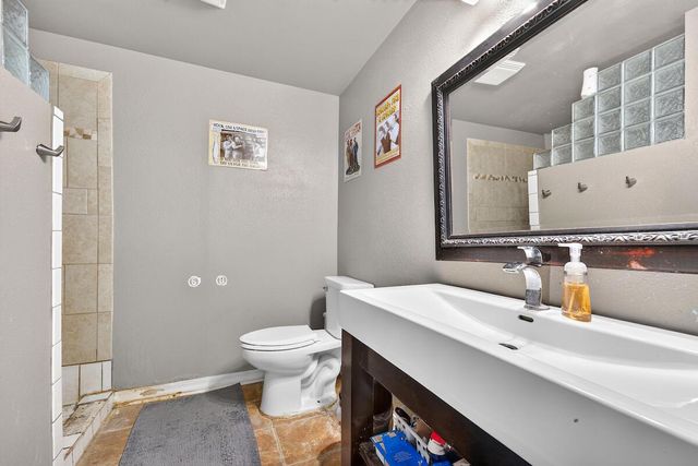1296 Carla LANE, West Bend, WI 53095